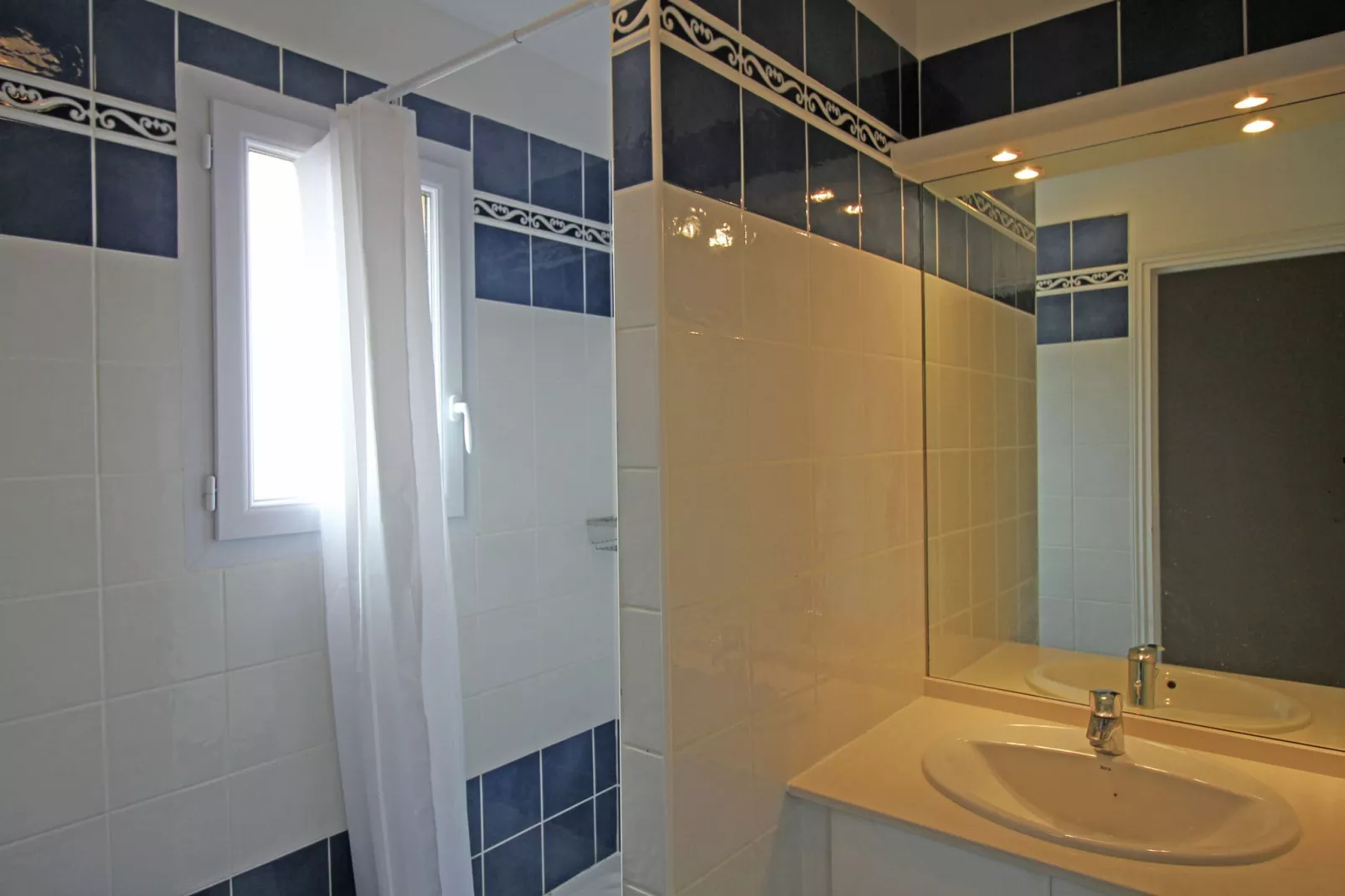 Caroline-Bathroom