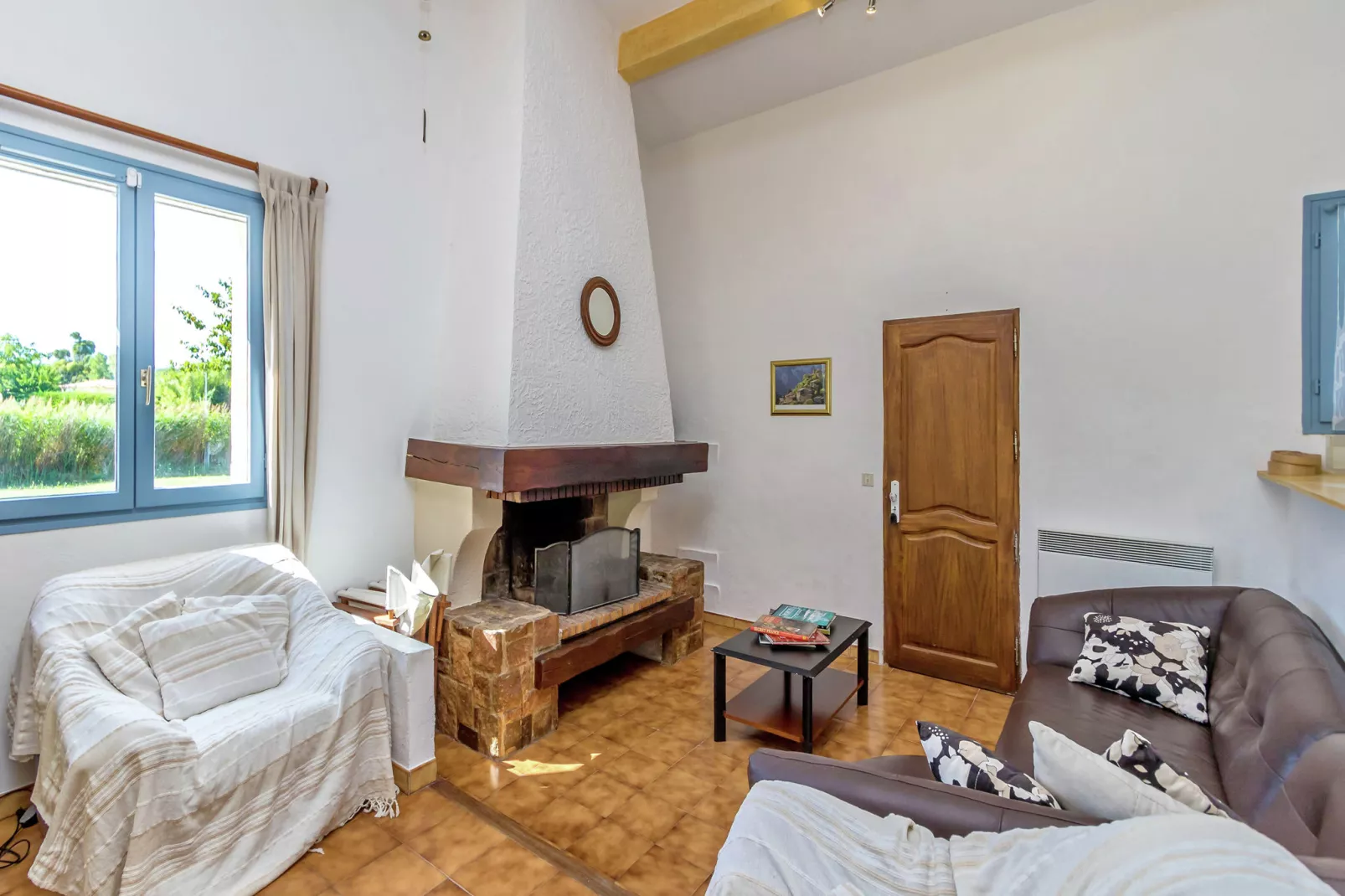 Petite Jeanne-Living room