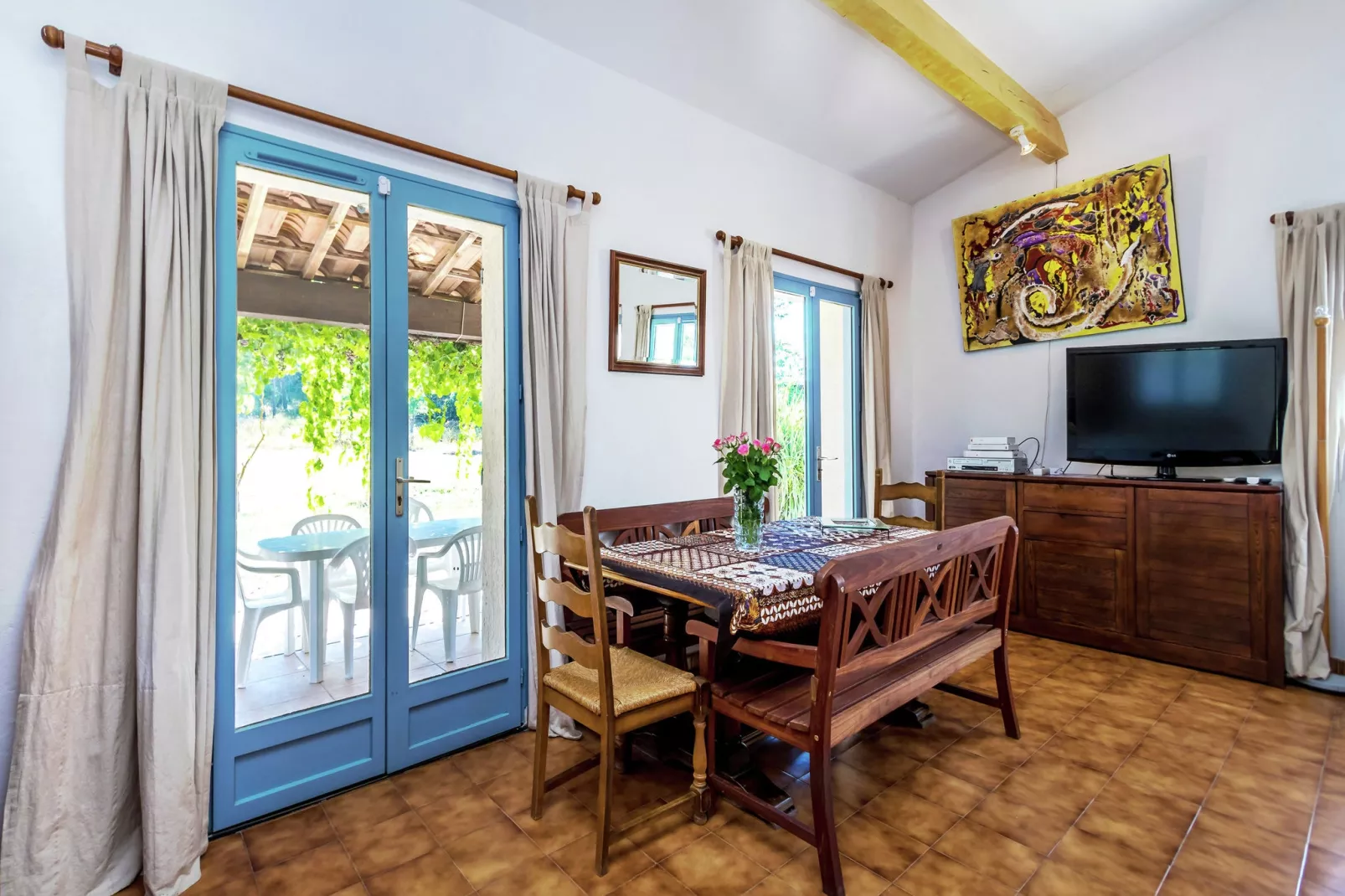 Petite Jeanne-Dining room