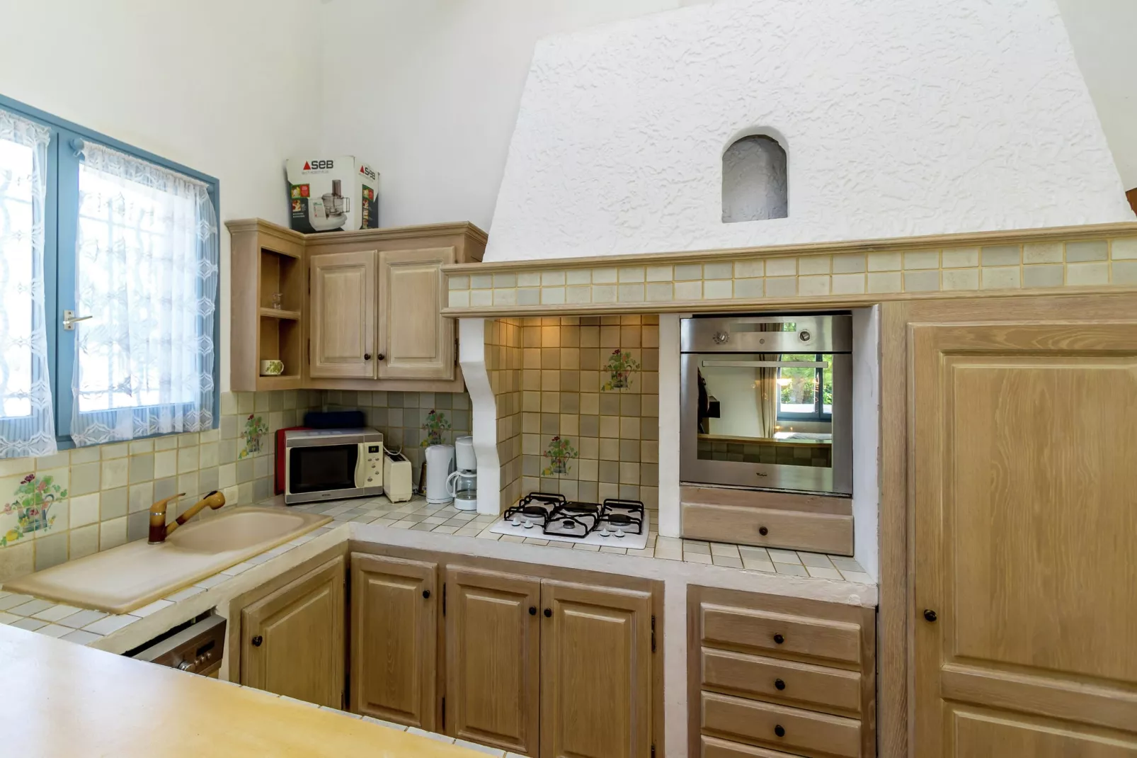 Petite Jeanne-Kitchen