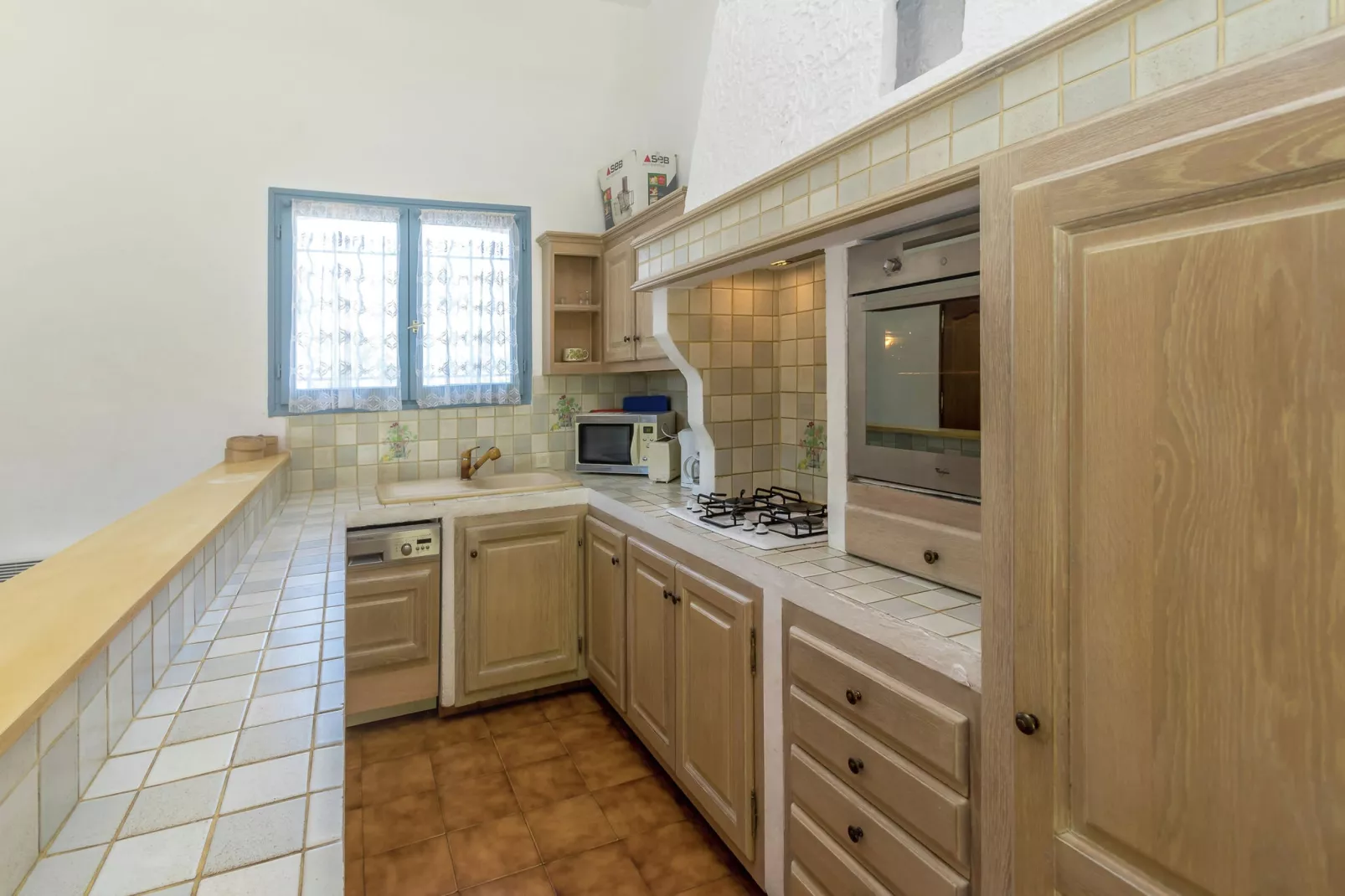 Petite Jeanne-Kitchen