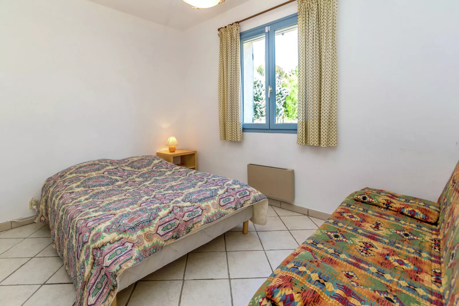 Petite Jeanne-Bedroom