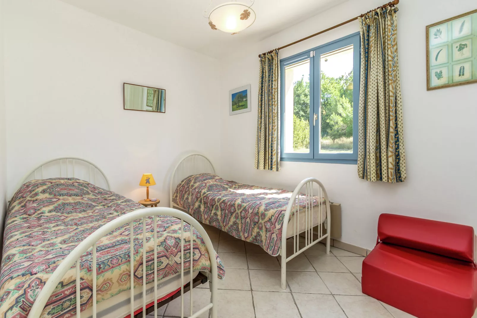 Petite Jeanne-Bedroom