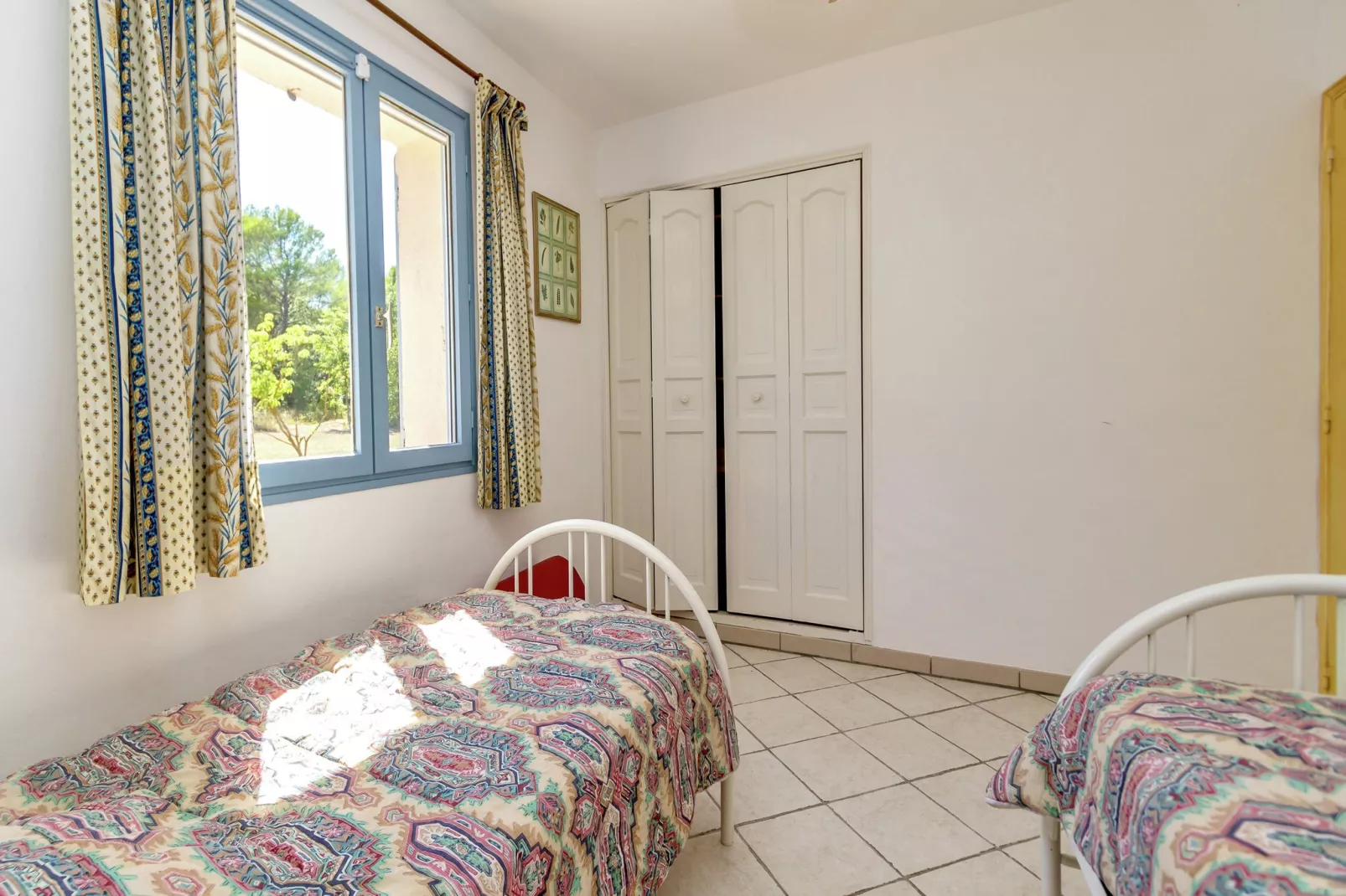 Petite Jeanne-Bedroom