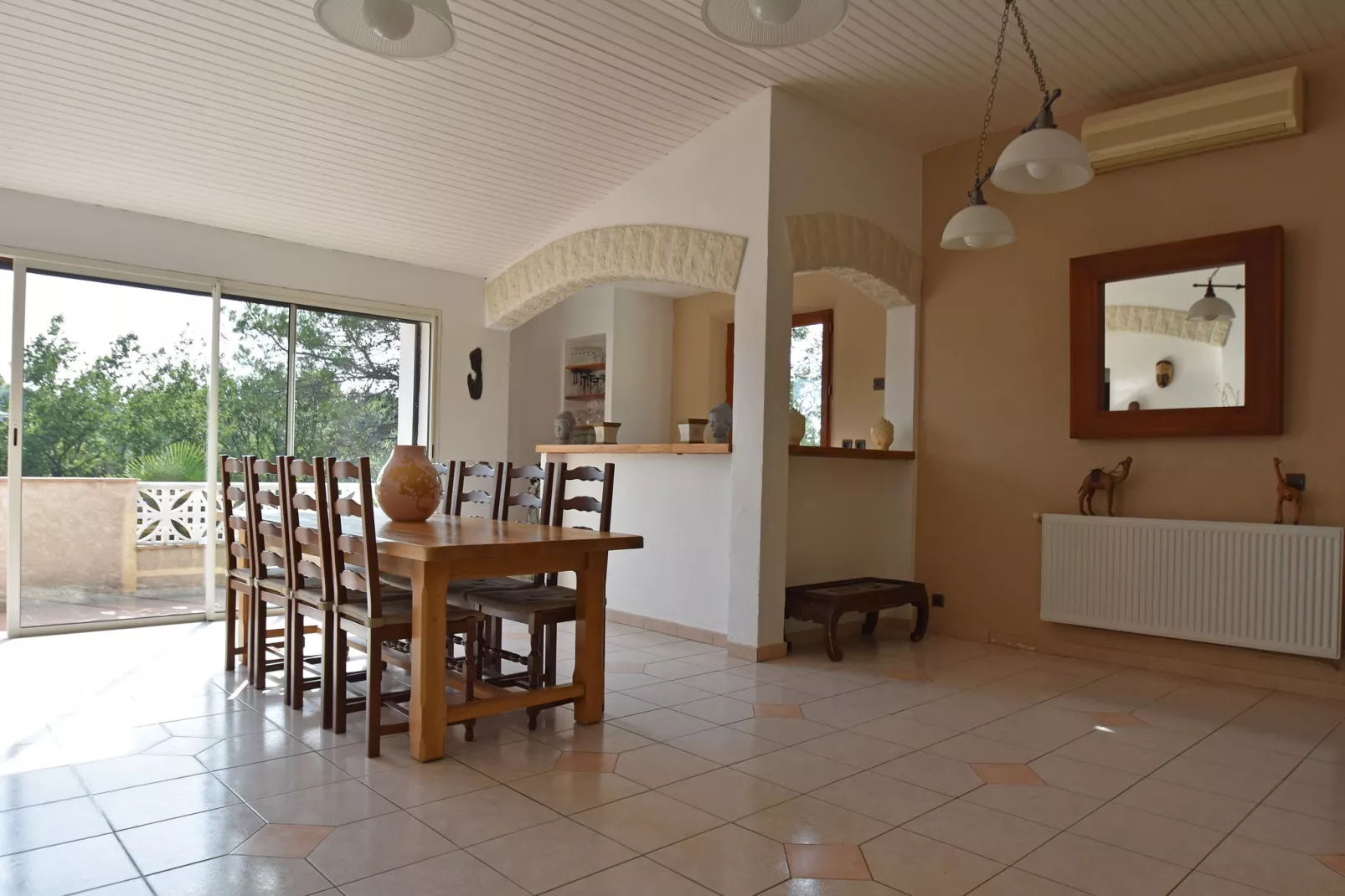 La Cigale de Provence-Dining room