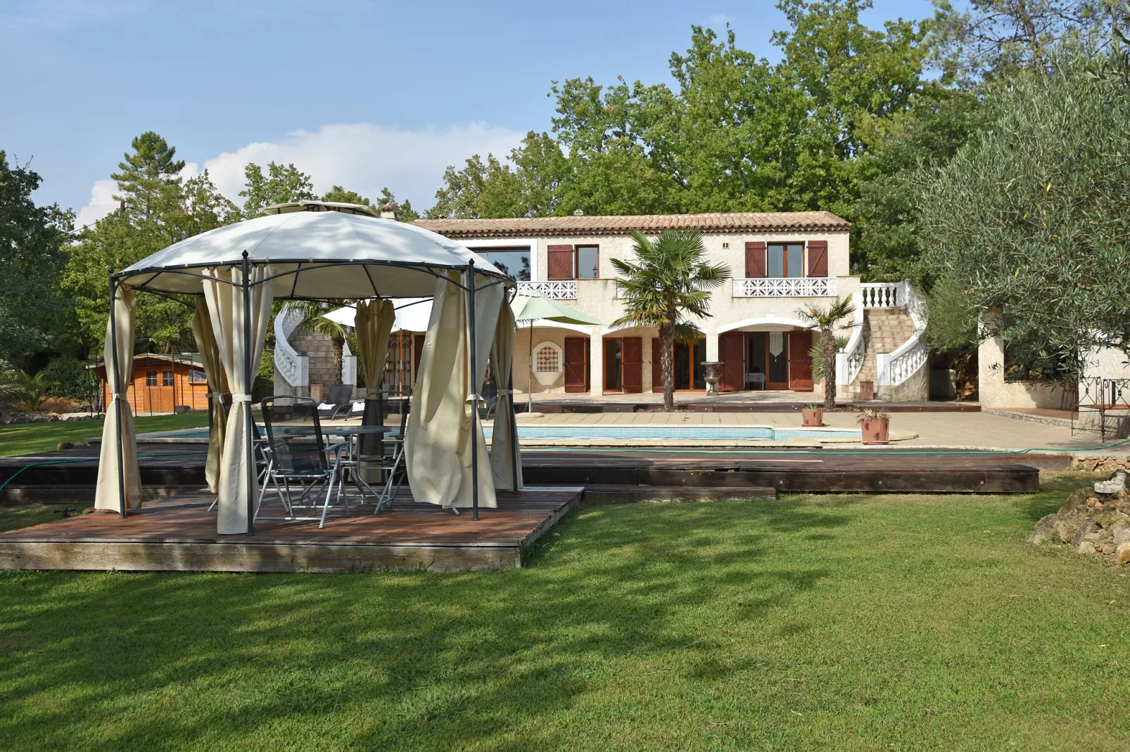 La Cigale de Provence-Gardens summer