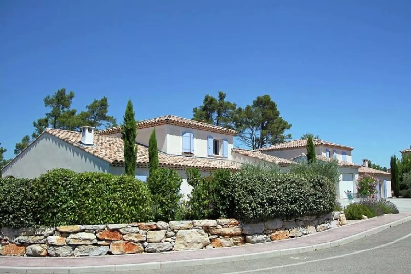 La Vallée de la Sainte Baume - Pool-Außenbereich Sommer