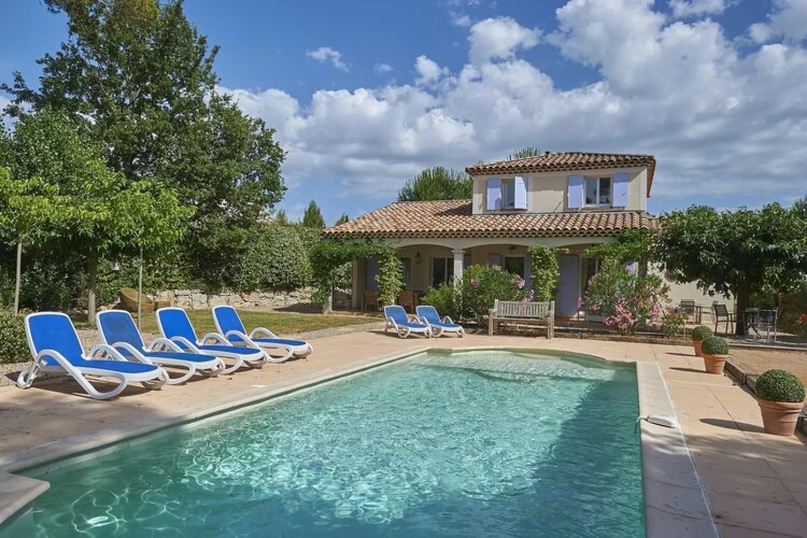 La Vallée de la Sainte Baume - Pool-Außenbereich Sommer