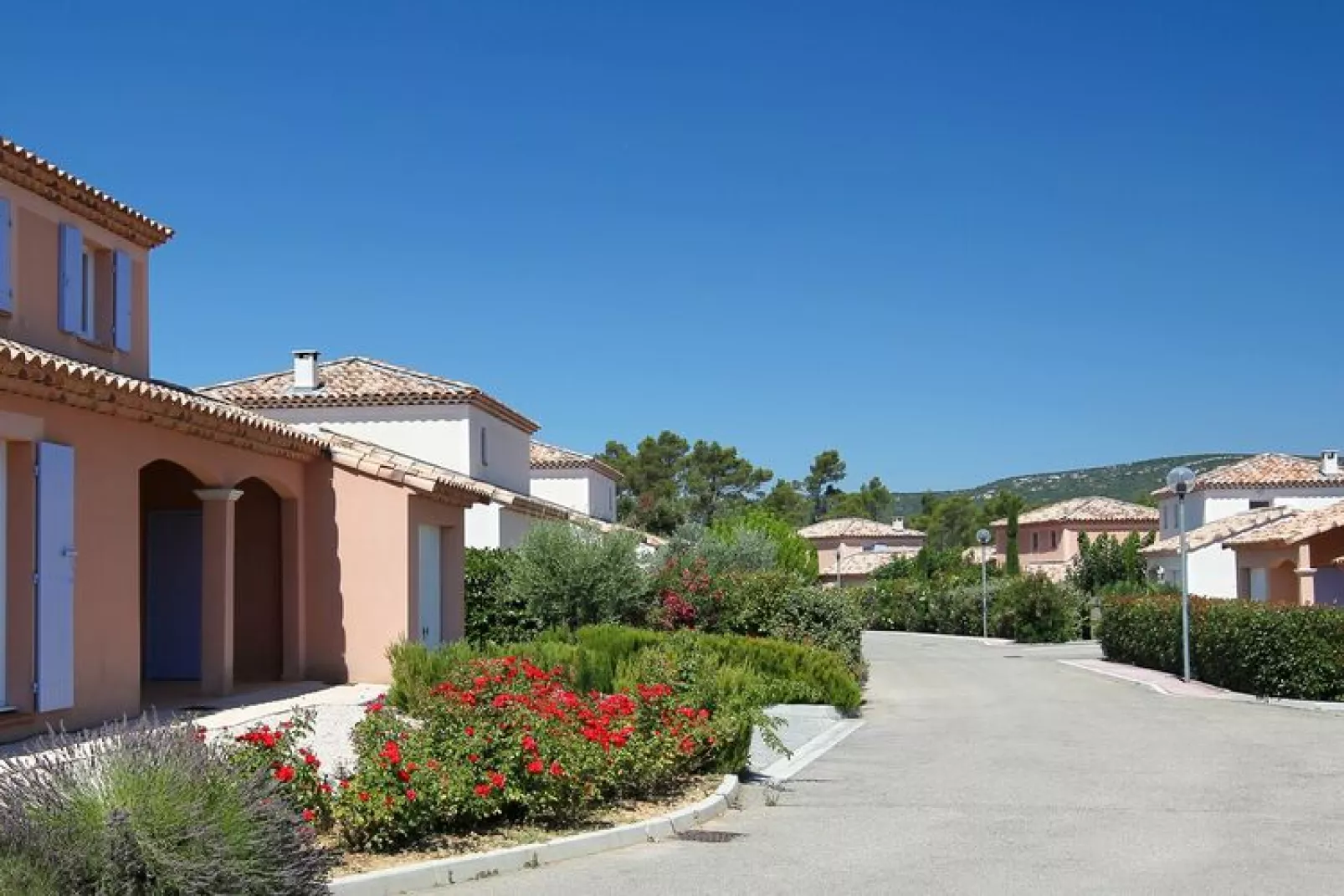 La Vallée de la Sainte Baume - Pool-Außenbereich Sommer