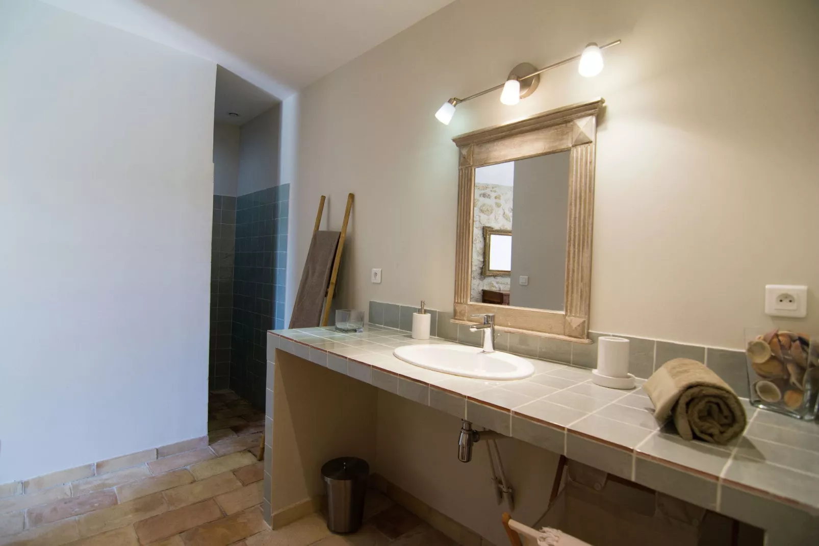 La Maison du Bonheur-Bathroom
