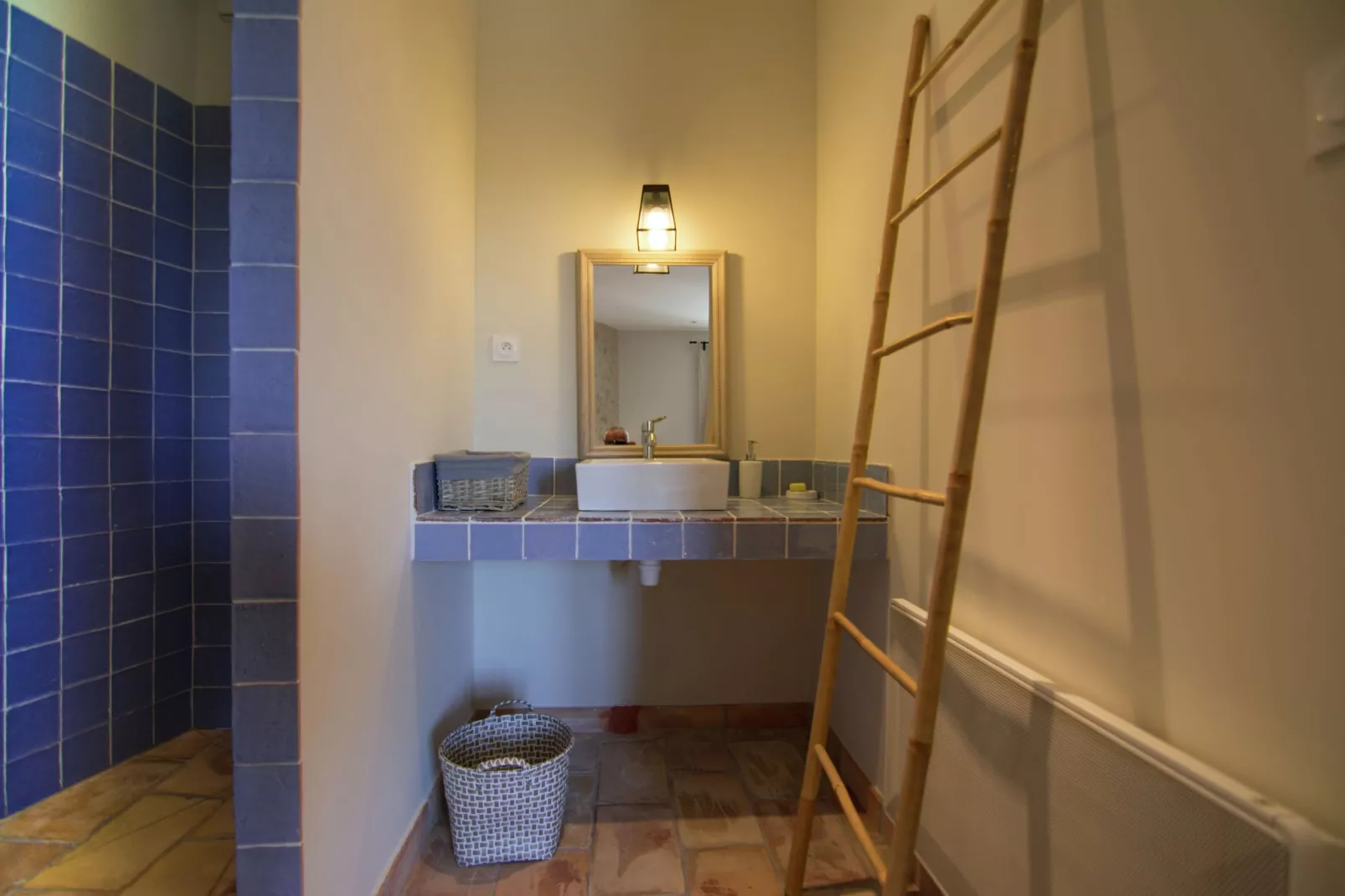 La Maison du Bonheur-Bathroom
