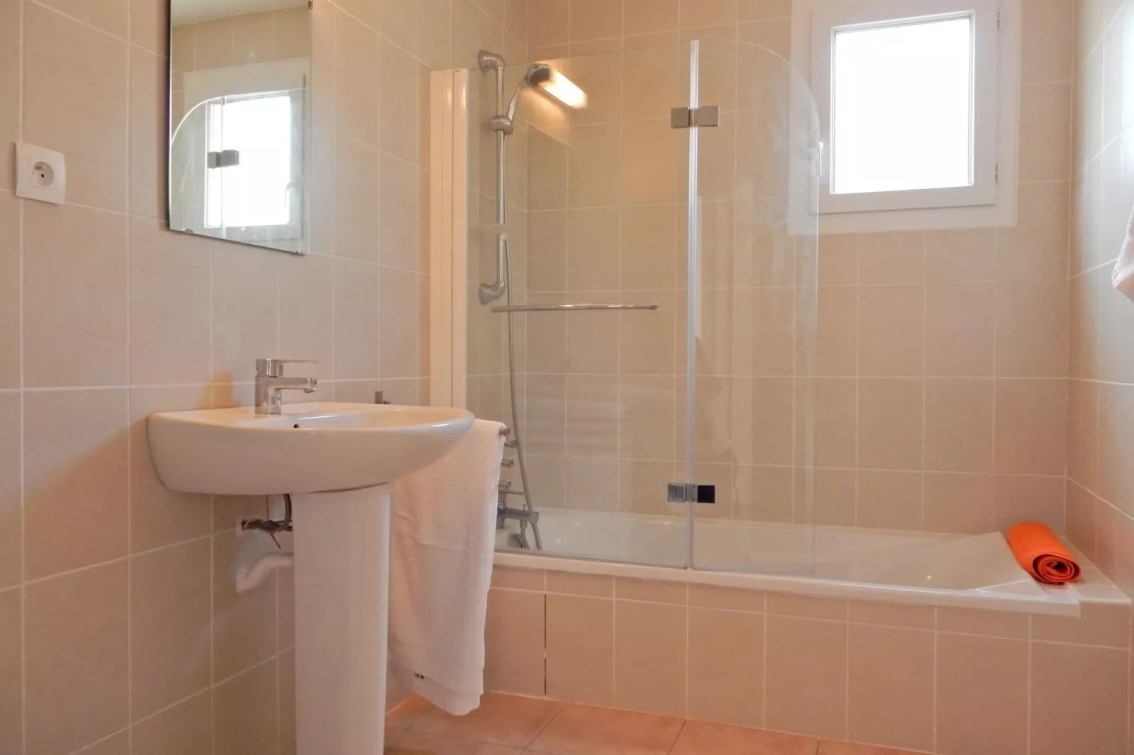 Villa Joyeuse 22-Bathroom