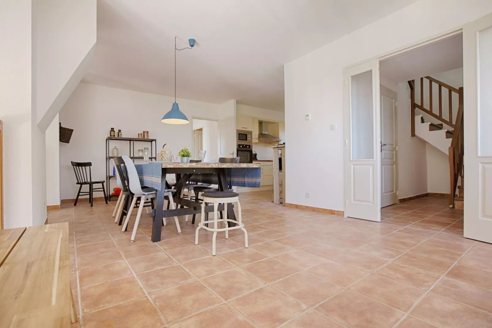 Villa Joyeuse 31-Dining room