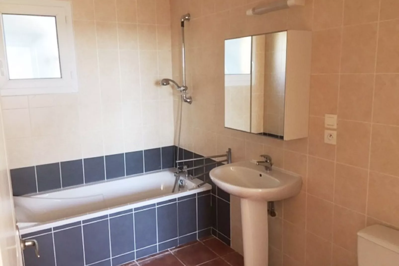 Villa Joyeuse 31-Bathroom