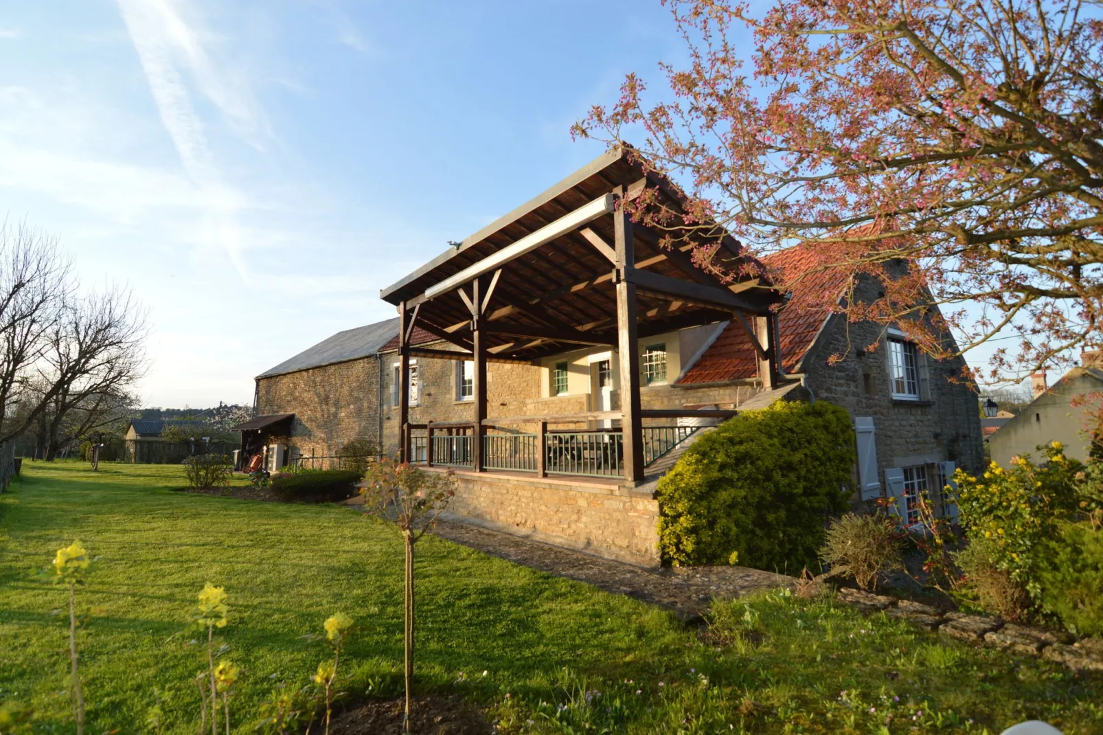 La Burgunde-Exterior summer