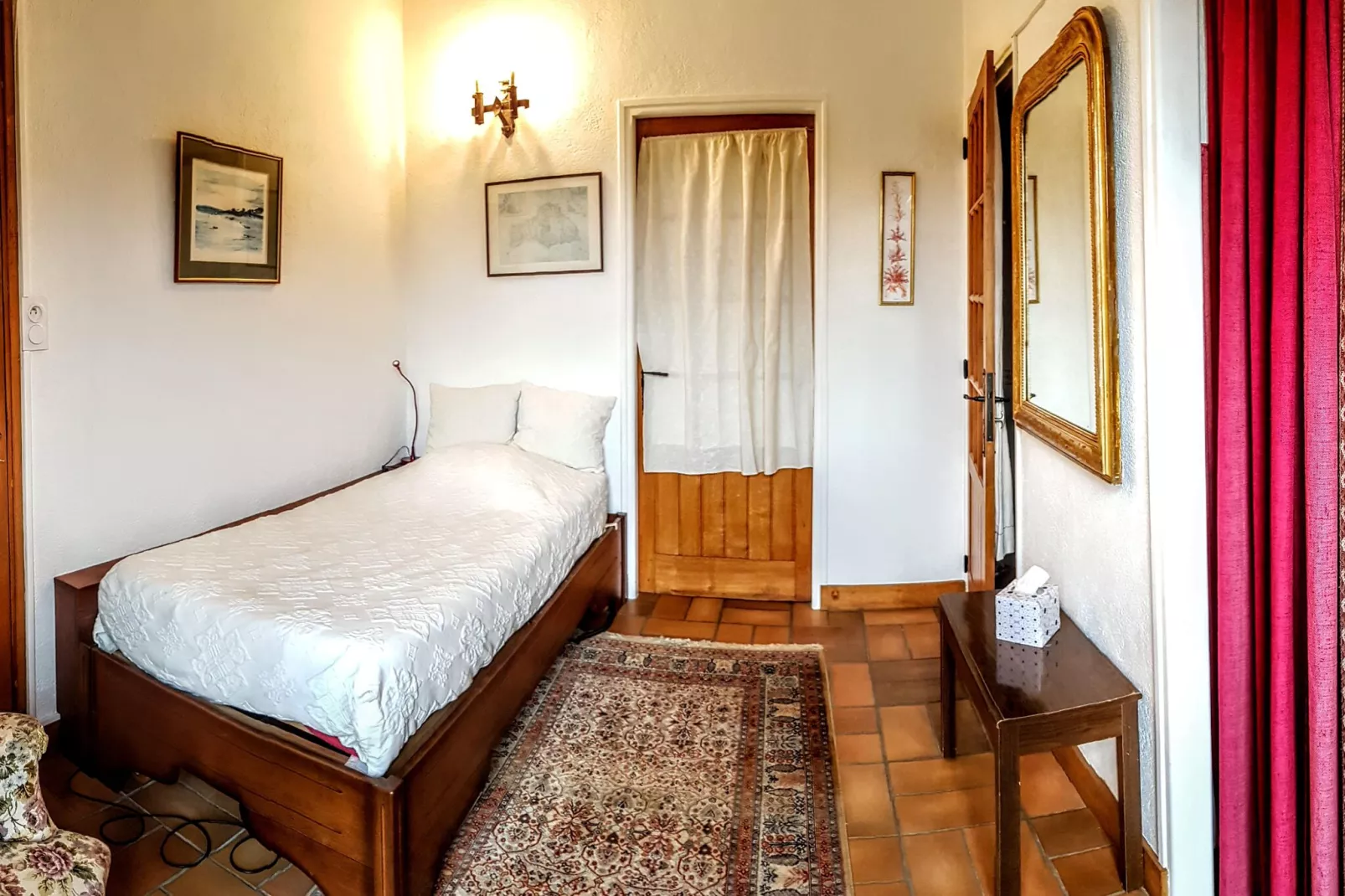 La Burgunde-Bedroom