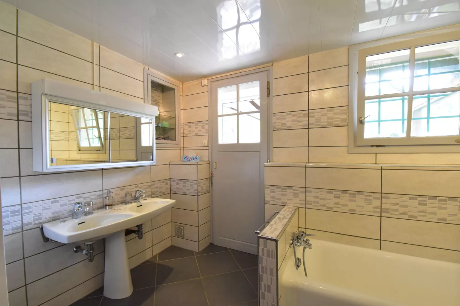 La Burgunde-Bathroom
