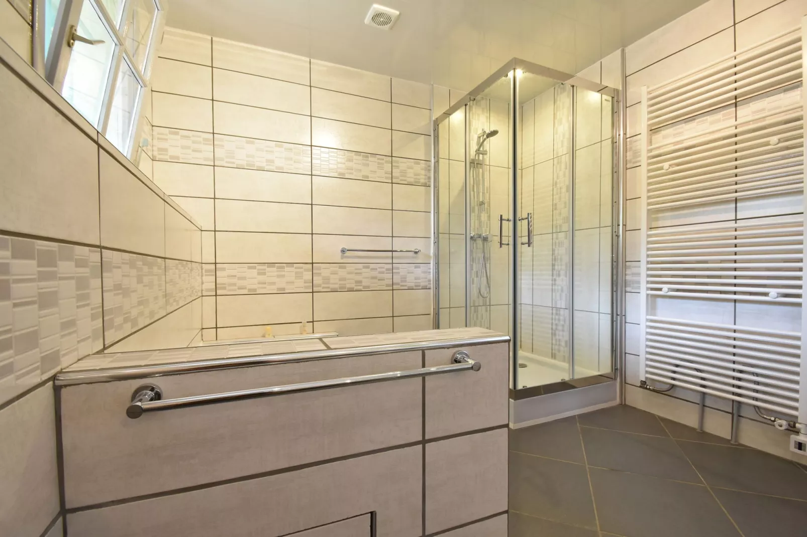 La Burgunde-Bathroom