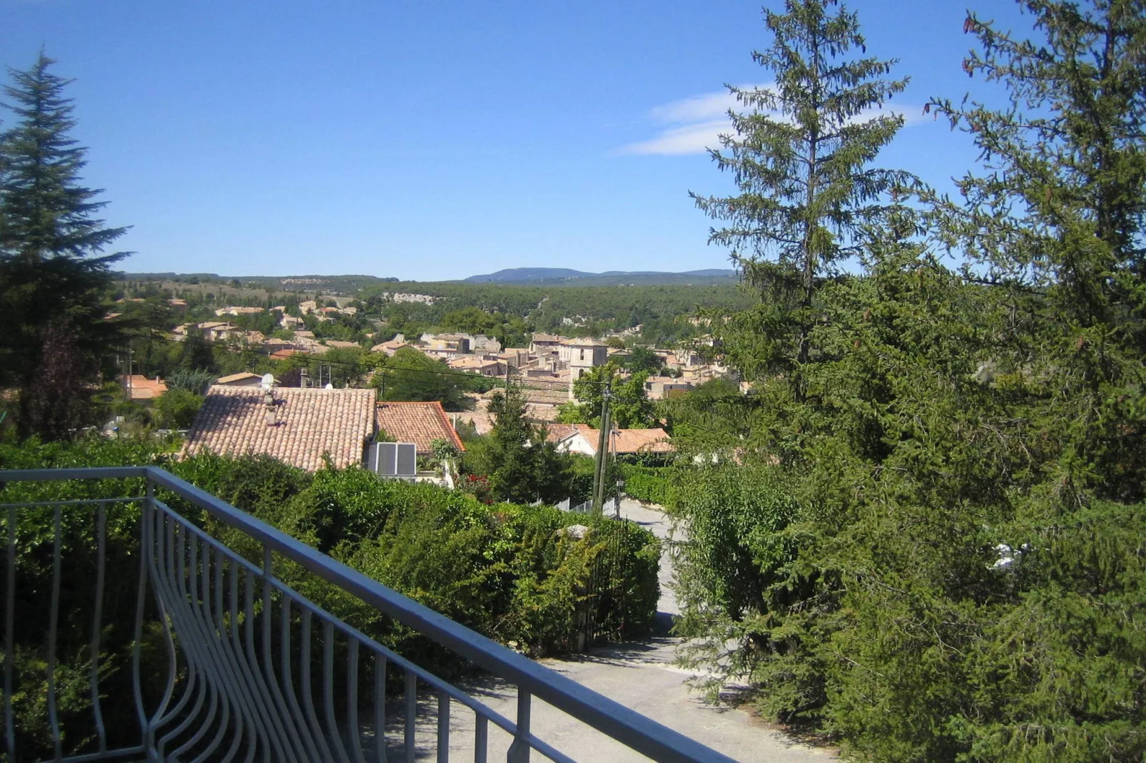 LA LUBERONNE-Vue d'été