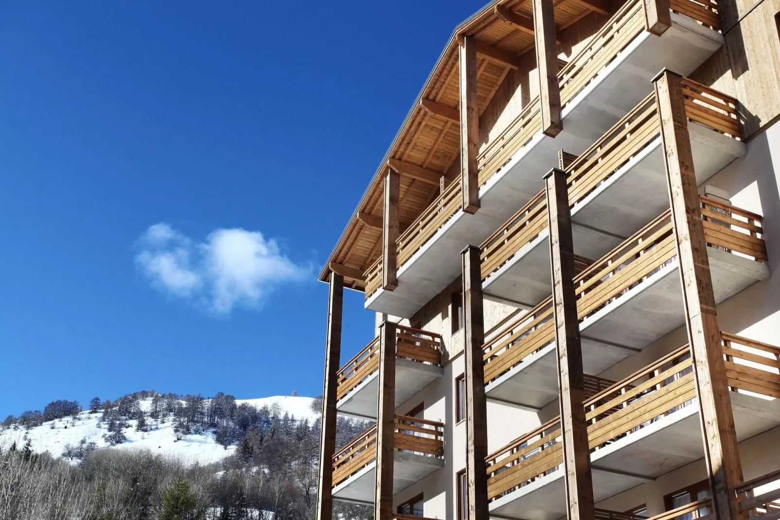 Le Village de Praroustan 3-Exterior winter