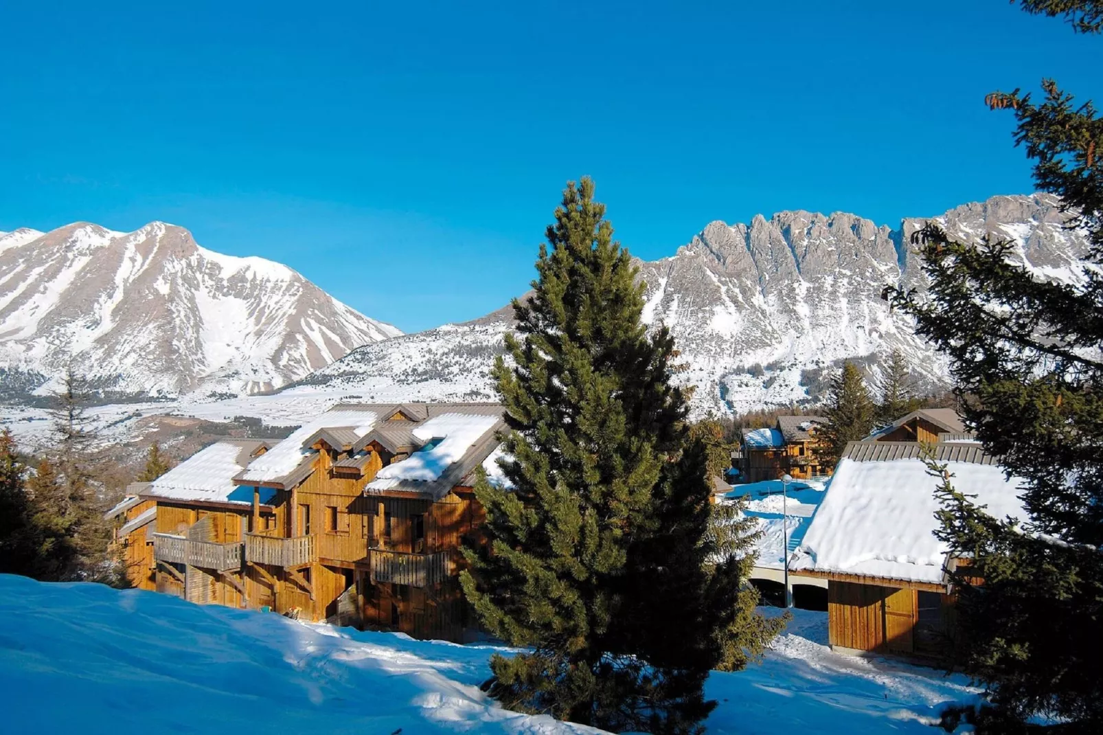 L'Orée des Pistes 1-Exterior winter