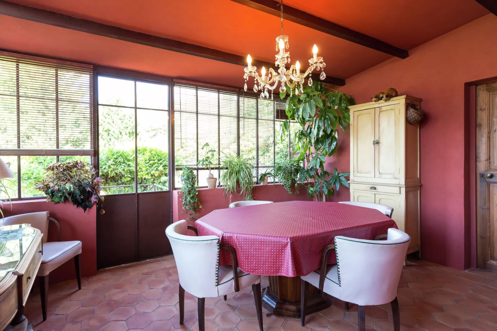 Grasse-Dining room