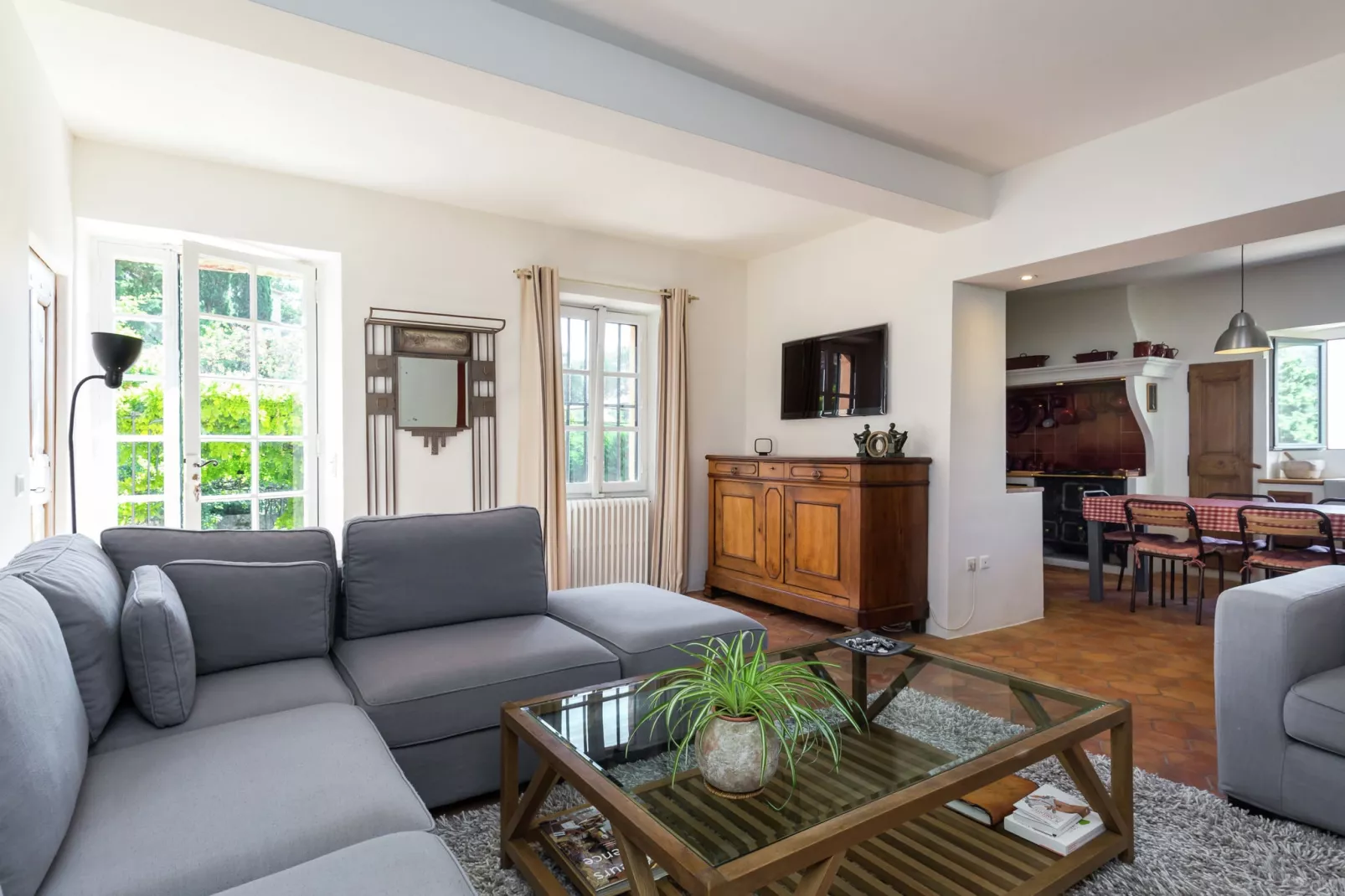 Grasse-Living room