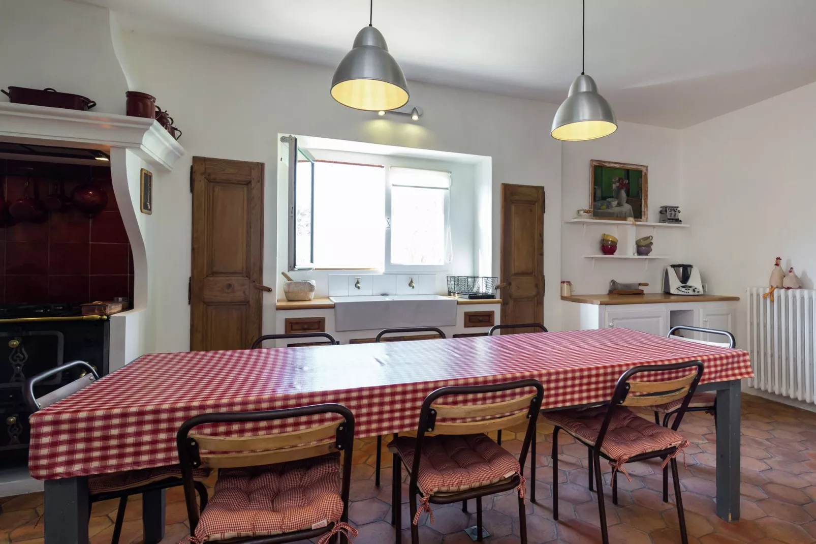 Grasse-Dining room
