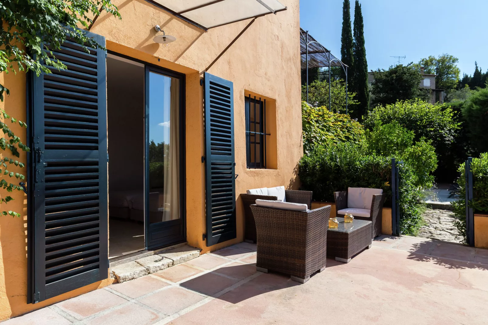 Grasse-Terrace balcony