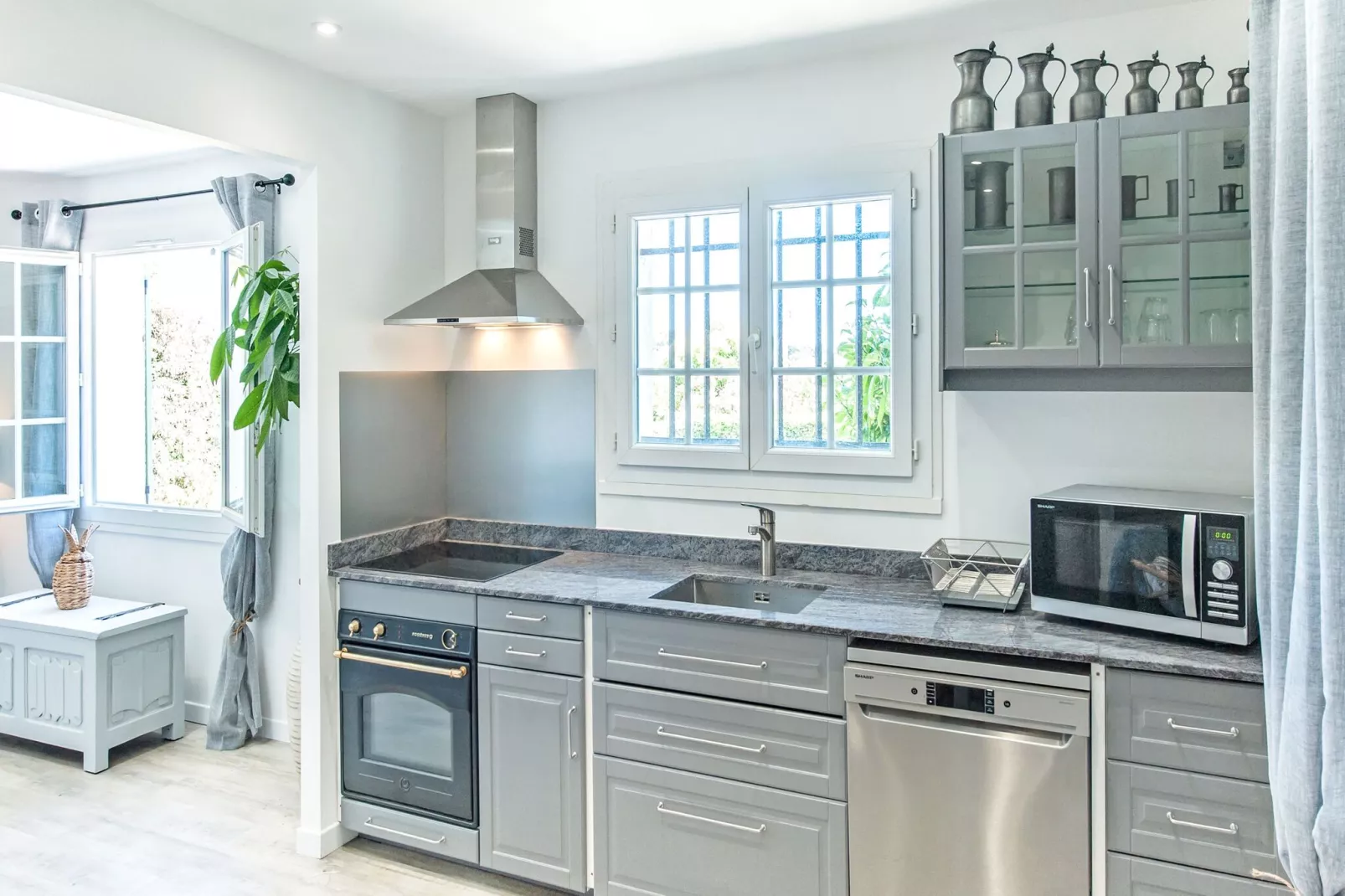 Maison Curti-Kitchen
