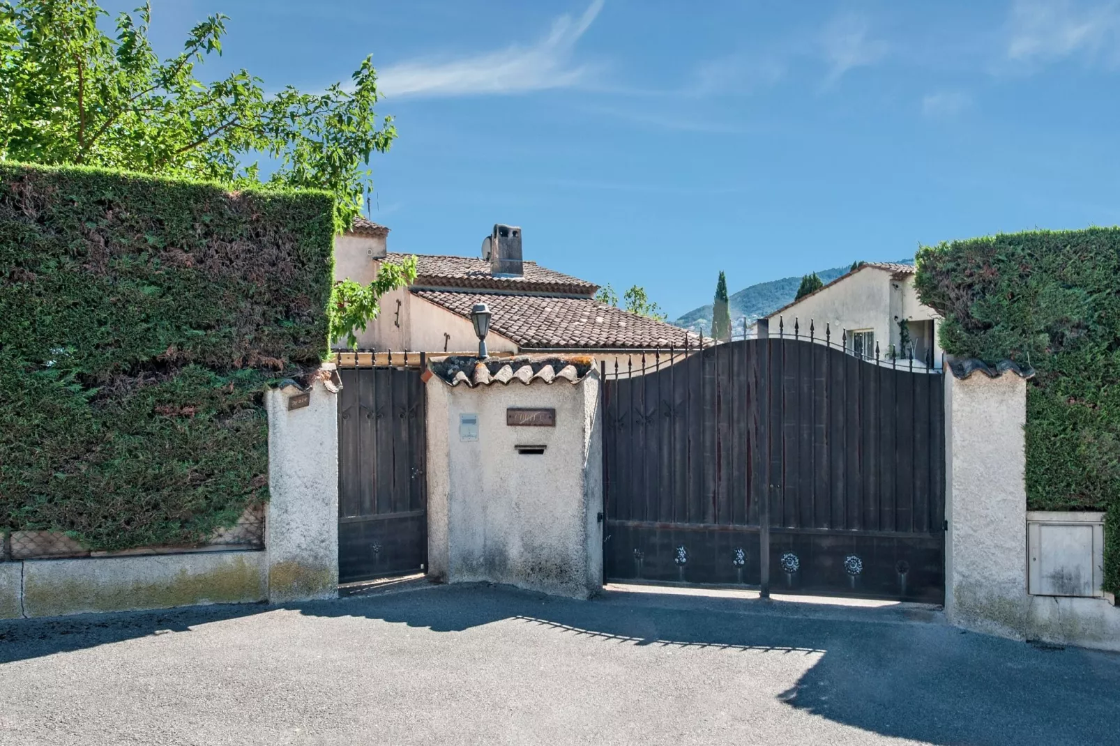 Maison Curti-Reception hall