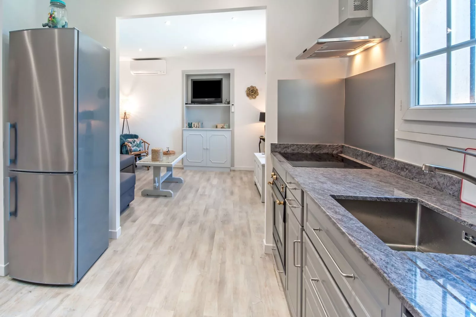 Maison Curti-Kitchen