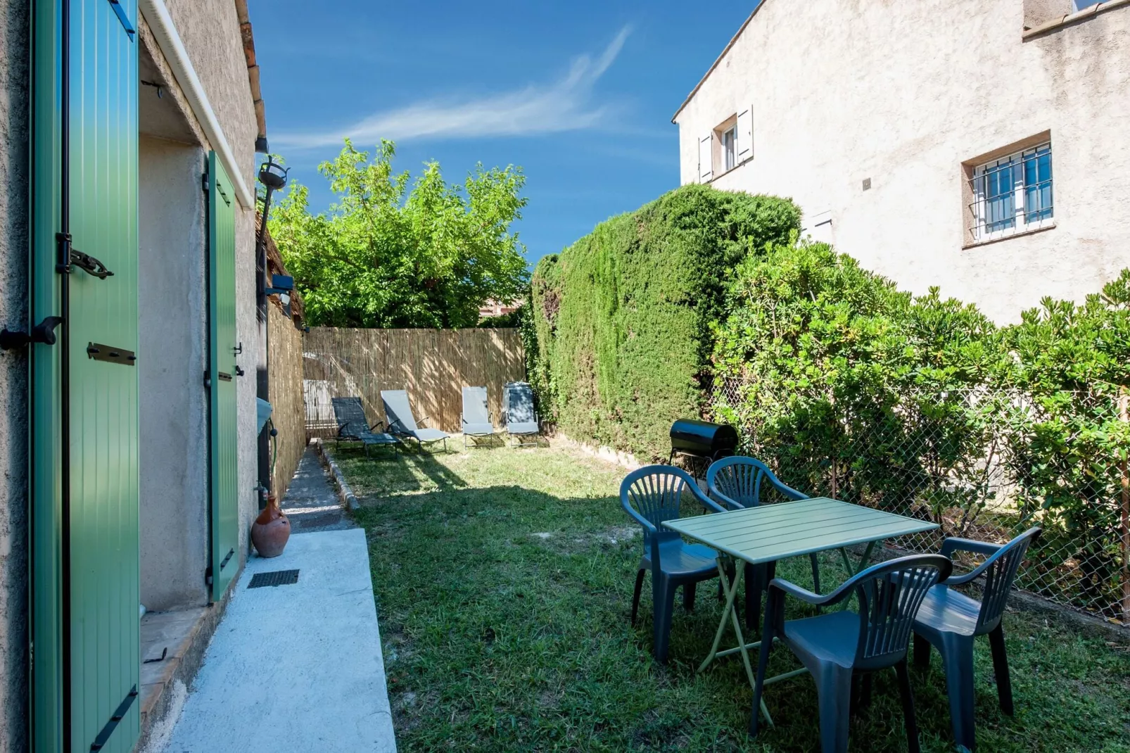 Maison Curti-Gardens summer