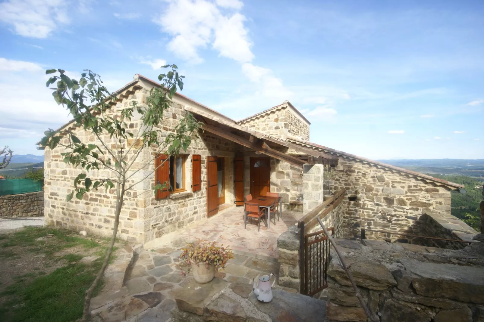 Villa Chassiers petit-Exterior summer