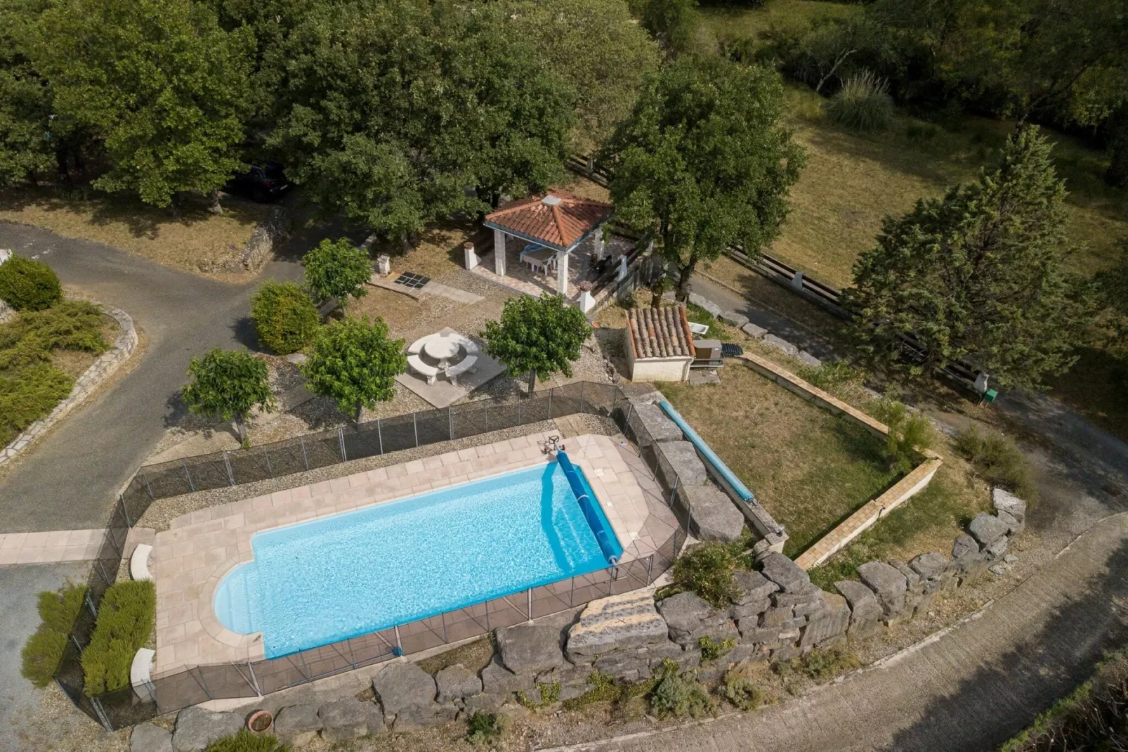 Petit gite-Pool