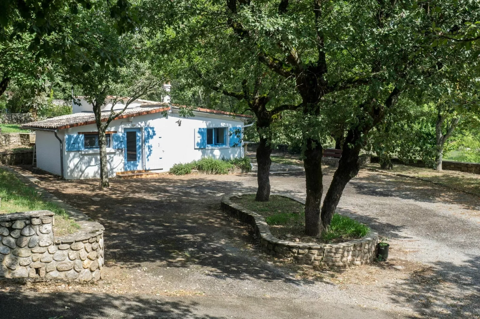 Petit gite-Exterior summer