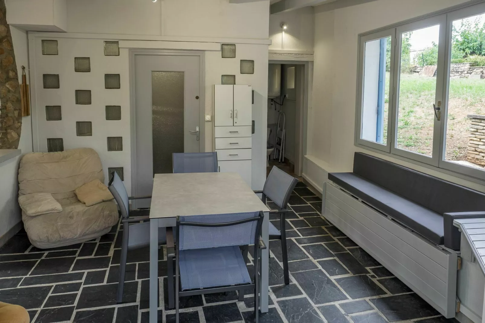Petit gite-Dining room