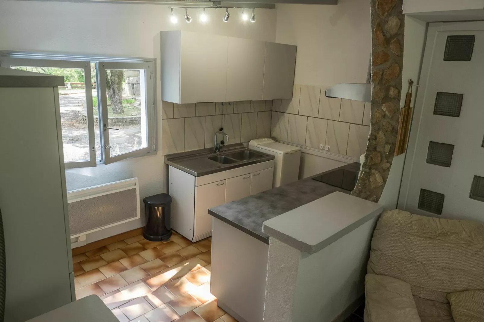 Petit gite-Kitchen
