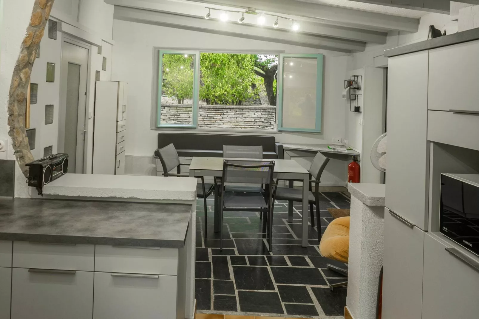 Petit gite-Kitchen