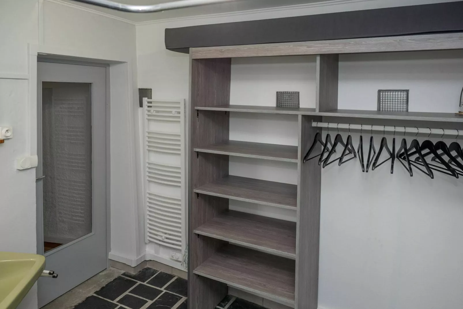 Petit gite-Bathroom