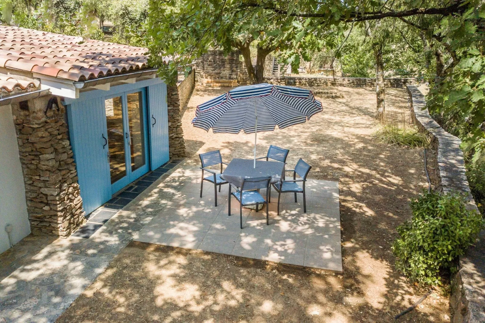 Petit gite-Terrace balcony