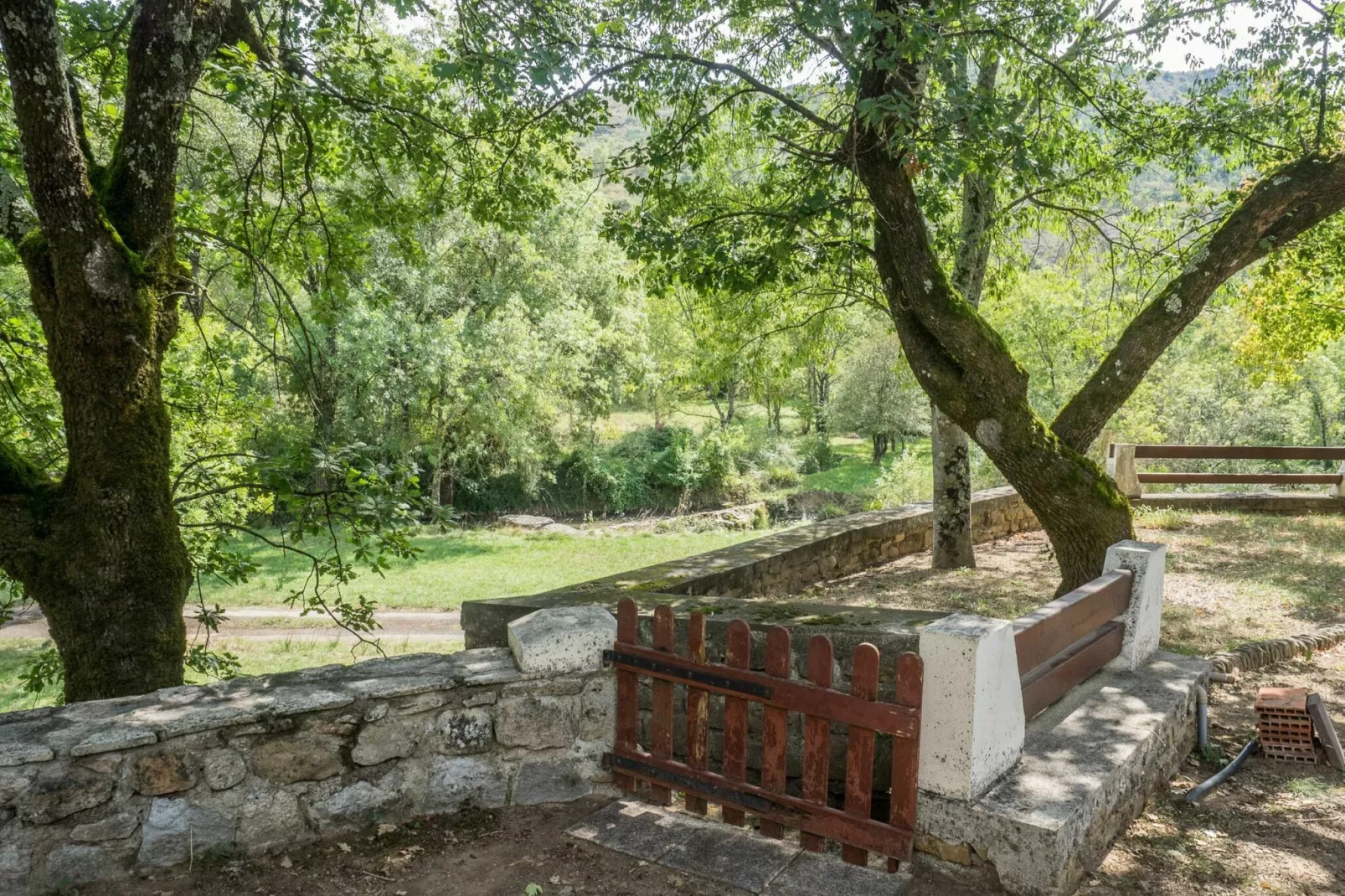 Petit gite-Gardens summer
