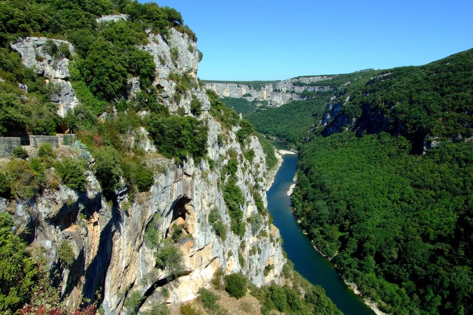 Petit gite-Areas summer 20km