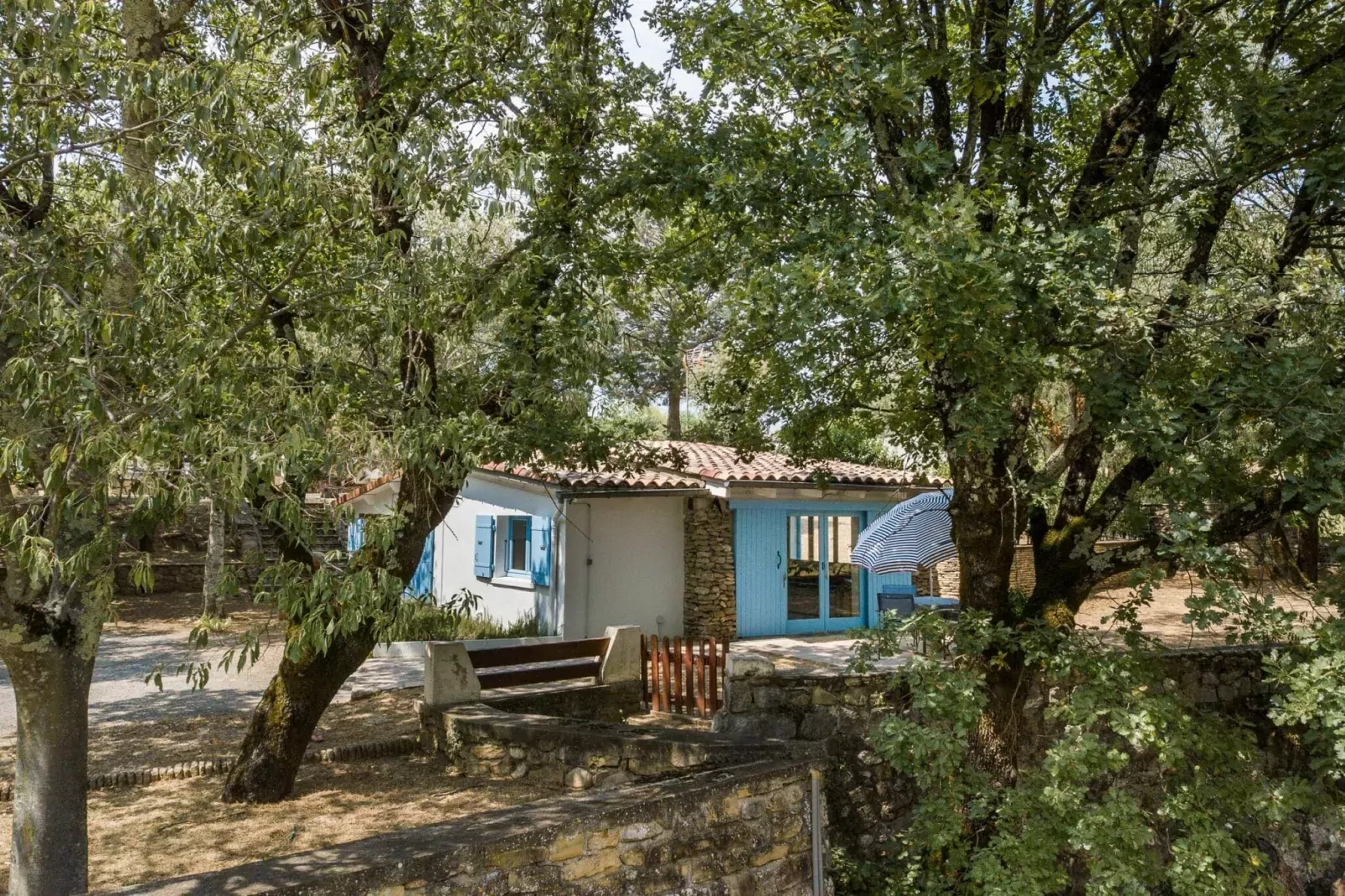 Petit gite-Exterior summer