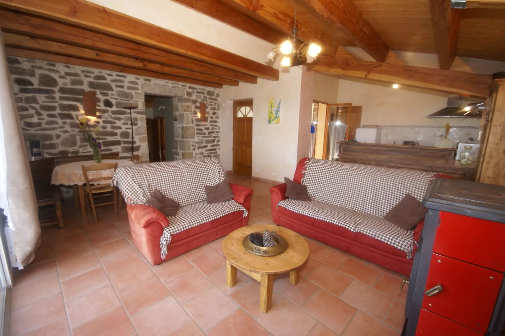 Maison de vacances Chassiers grand-Dining room