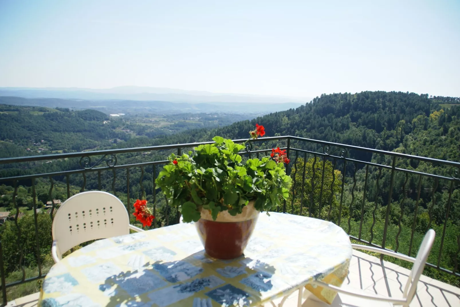 Maison de vacances Chassiers grand-Terrace balcony
