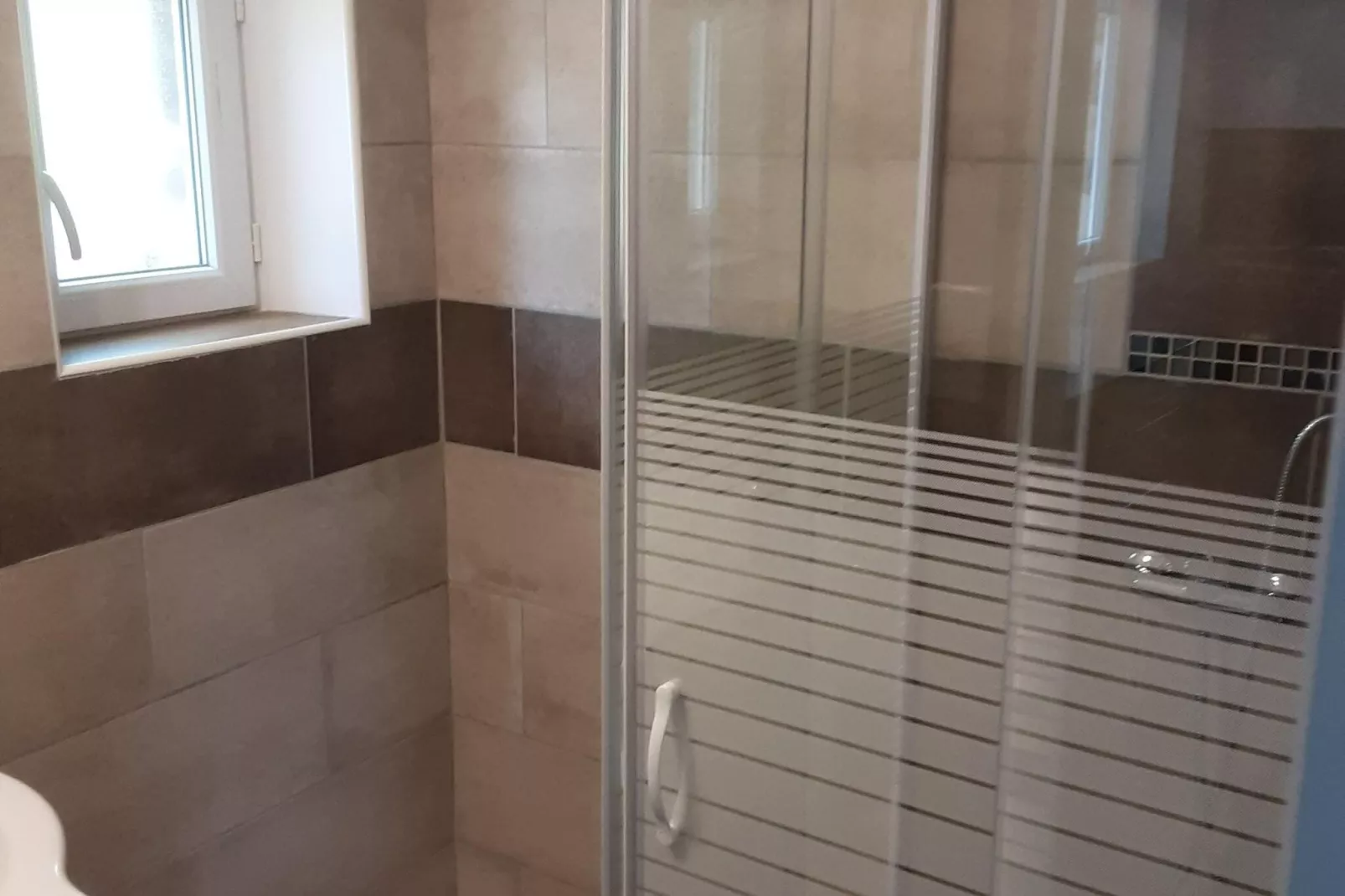Kleines Steinhaus in Chambonas / Les Cades-Bathroom