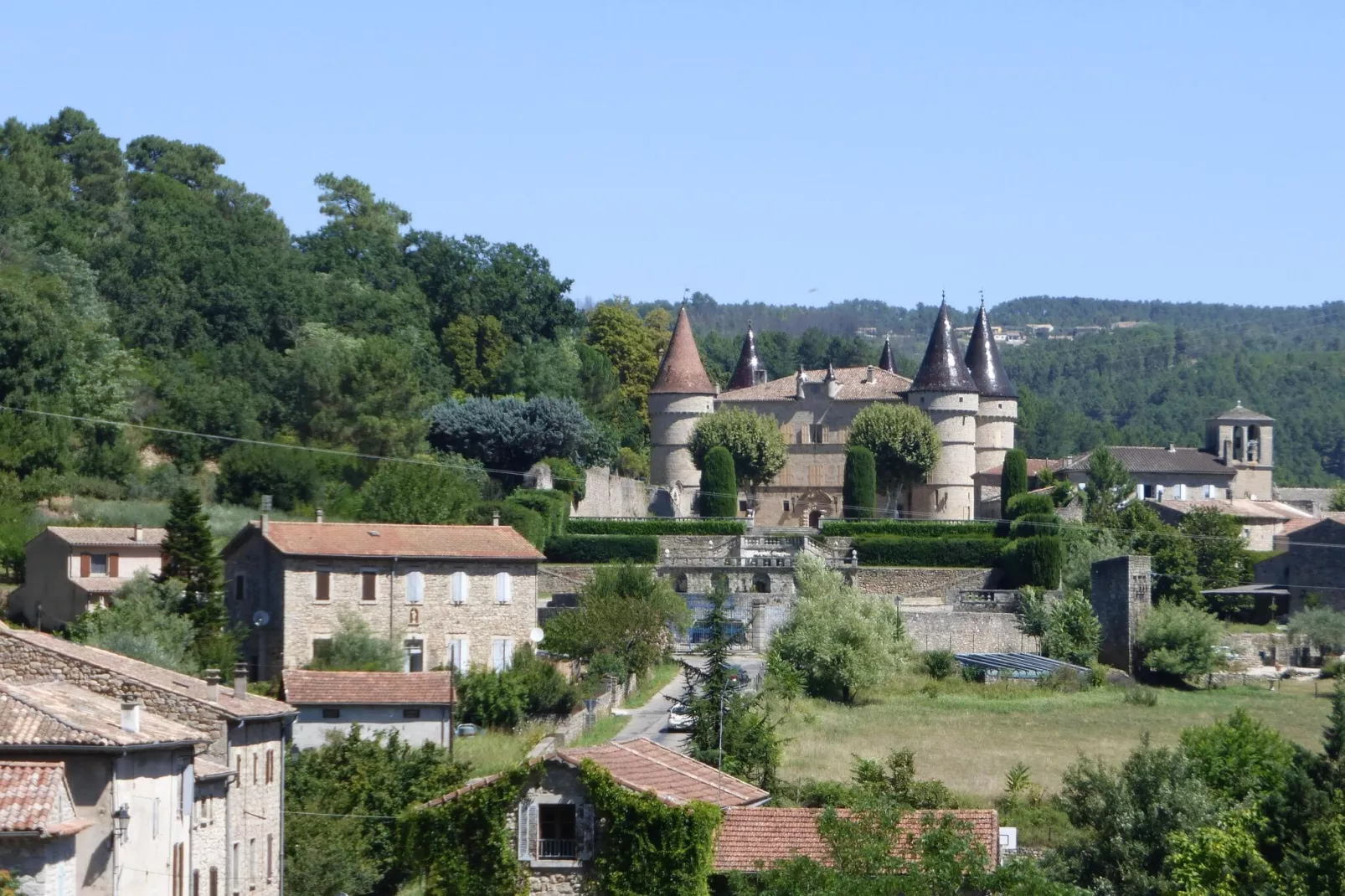 Kleines Steinhaus in Chambonas / Les Cades-Areas summer 1km
