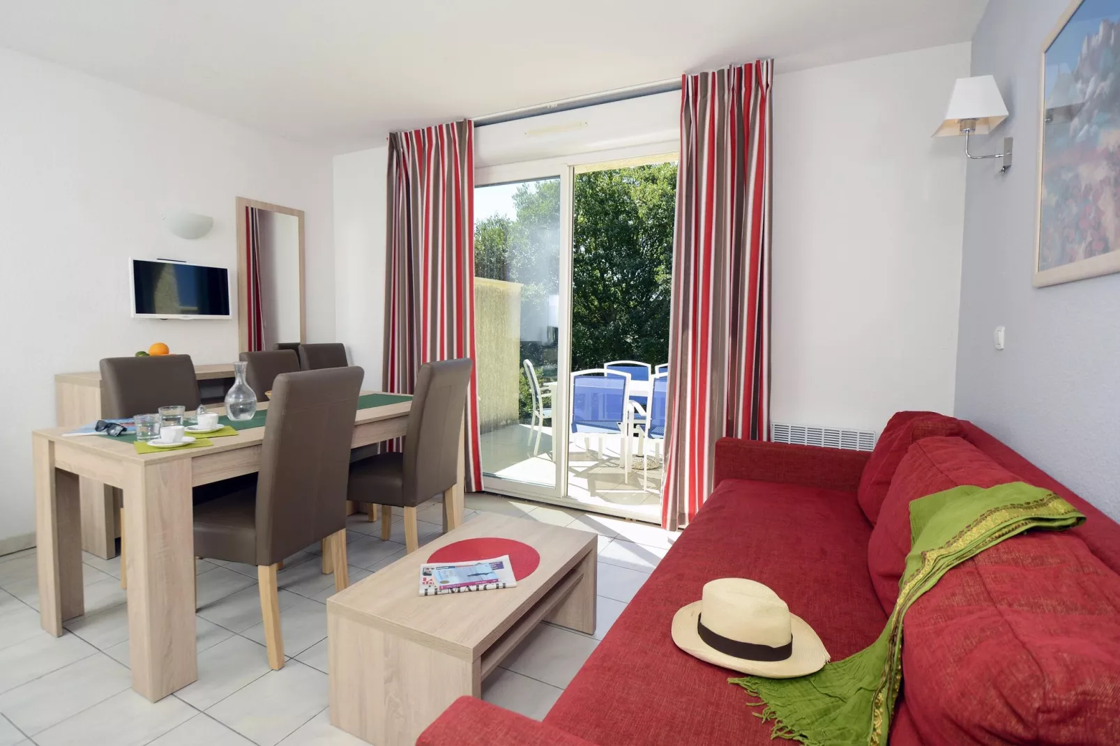 Le Domaine des Hauts de Salavas 5-Living room