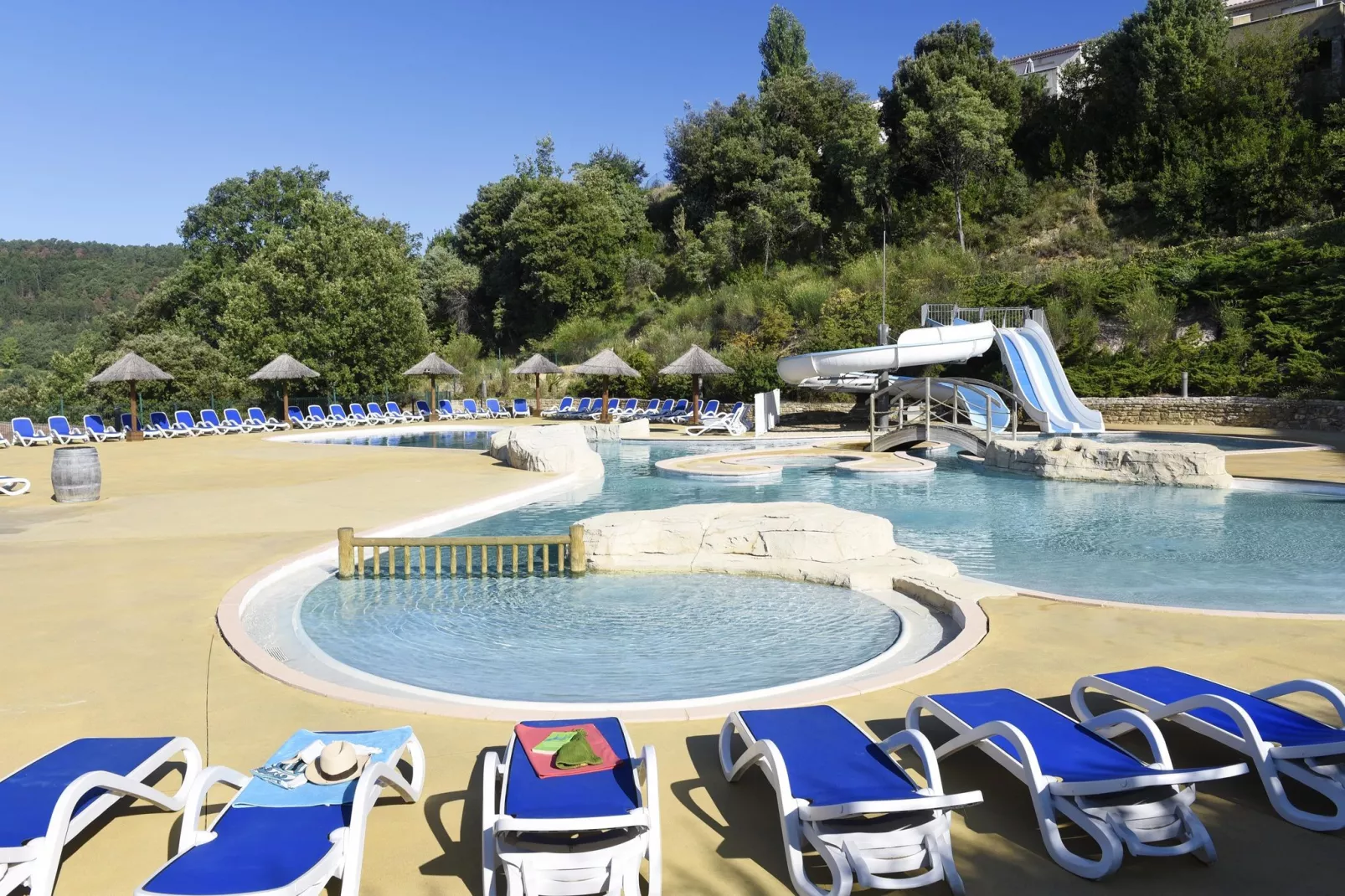 Le Domaine des Hauts de Salavas 5-Park facilities